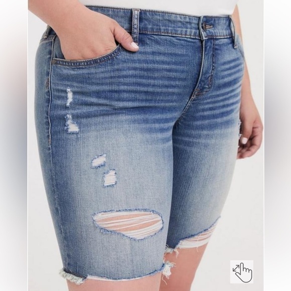 *NEW* Torrid Denim Bermuda Vintage Stretch Mid Rise Shorts - Picture 2 of 14